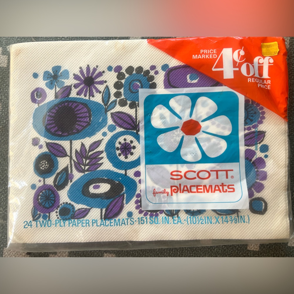 NOS 1968 Scott Family Placemats - Vibrant blue, purple and white! 24 included.